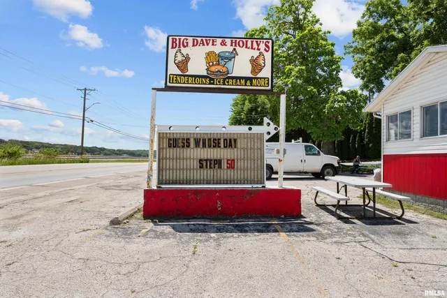 $399,999 | 1204 North Cody Road, Le Claire, IA 52753