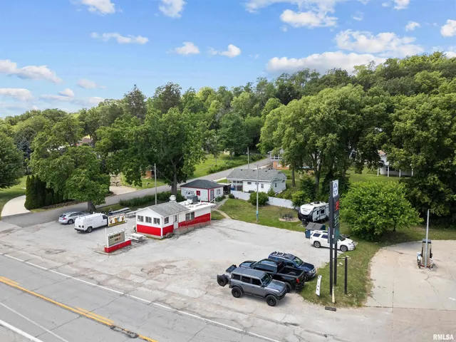 $399,999 | 1204 North Cody Road, Le Claire, IA 52753