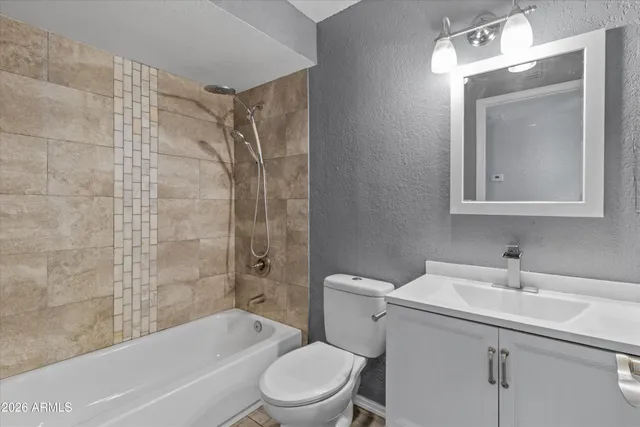 a view of a livingroom with a ceiling fan & entryway