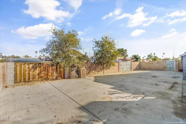 a view of a house with a backyard