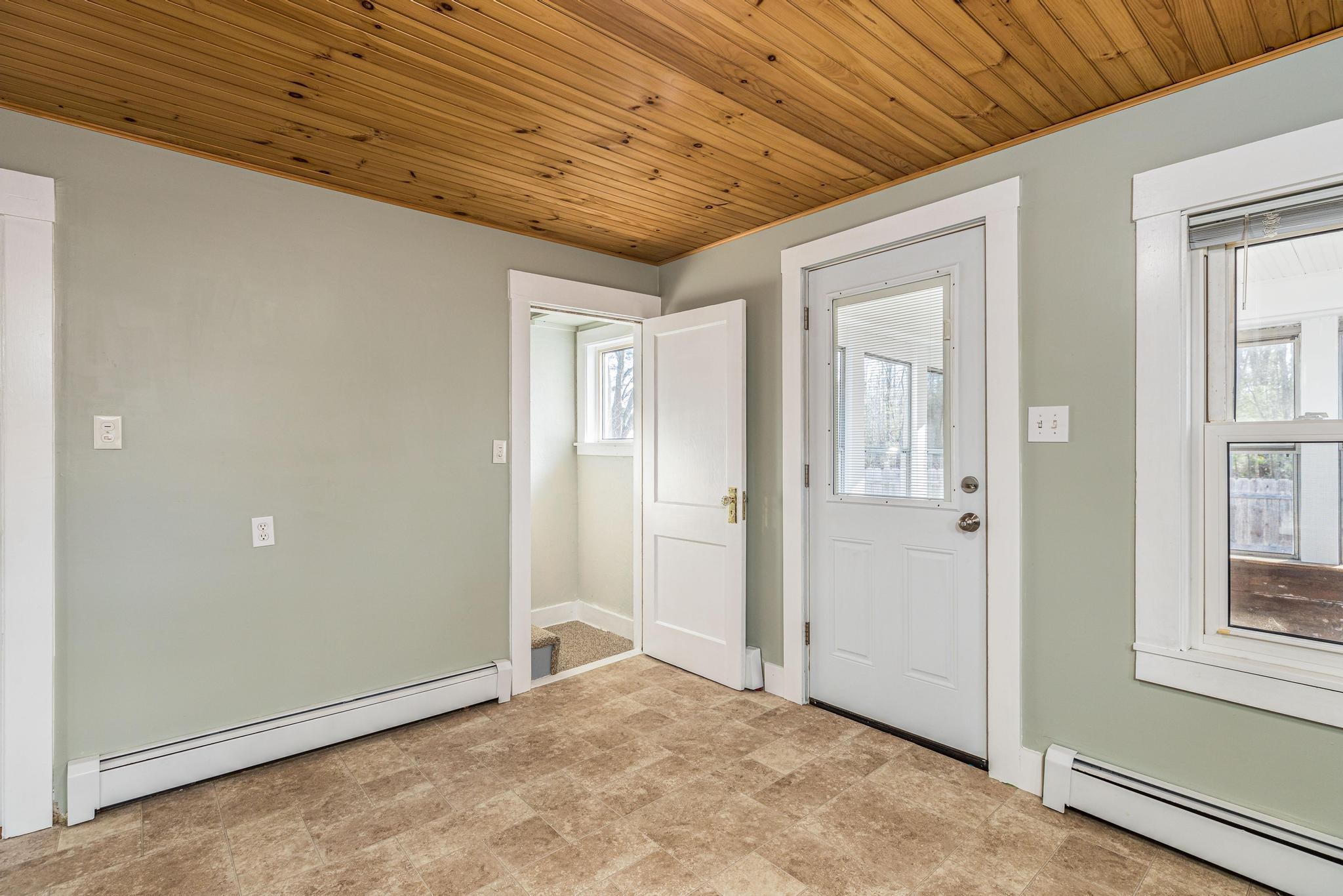 567 Portland Street Rochester, NH 03867 - Photo 11 of 34