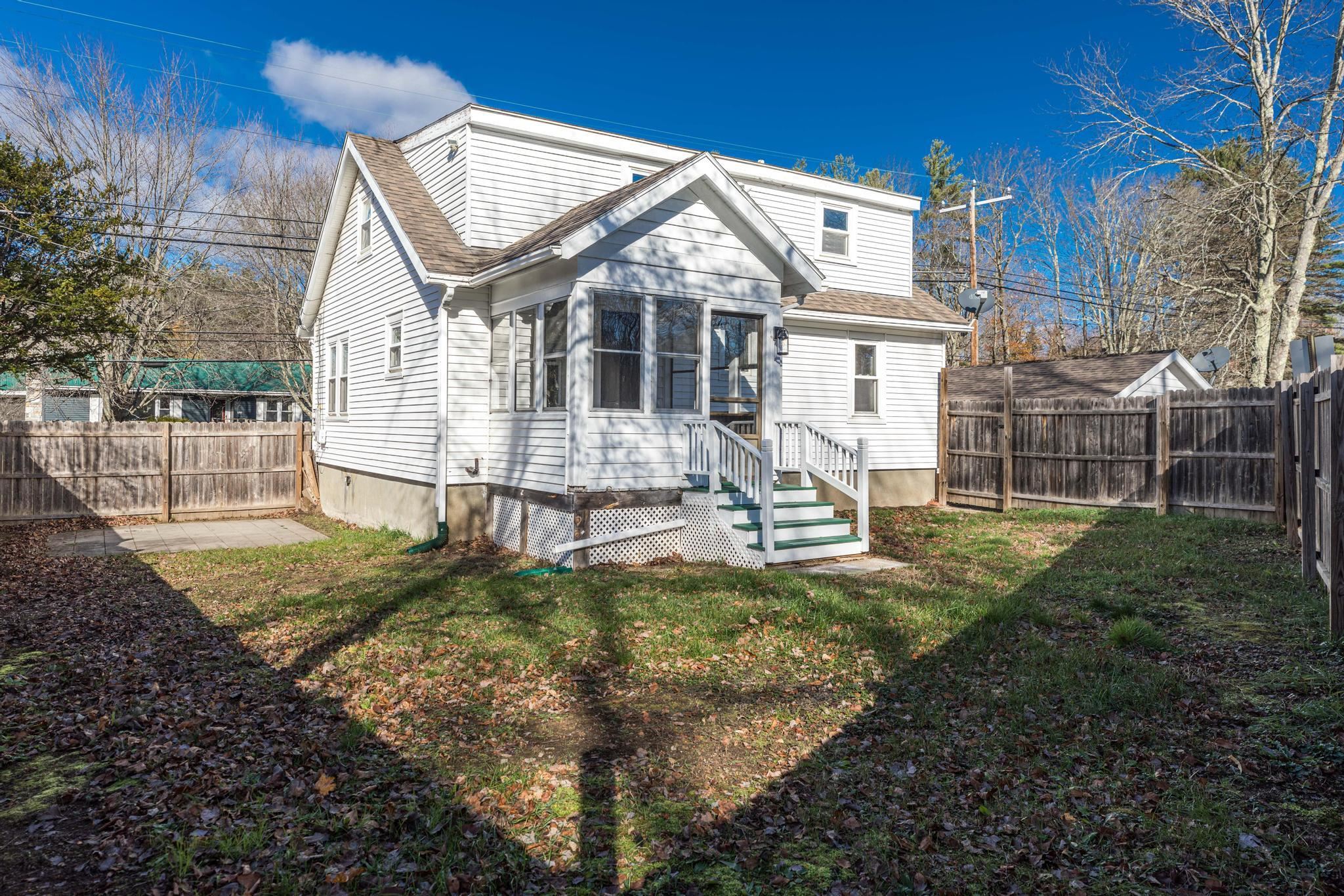 567 Portland Street Rochester, NH 03867 - Photo 5 of 34