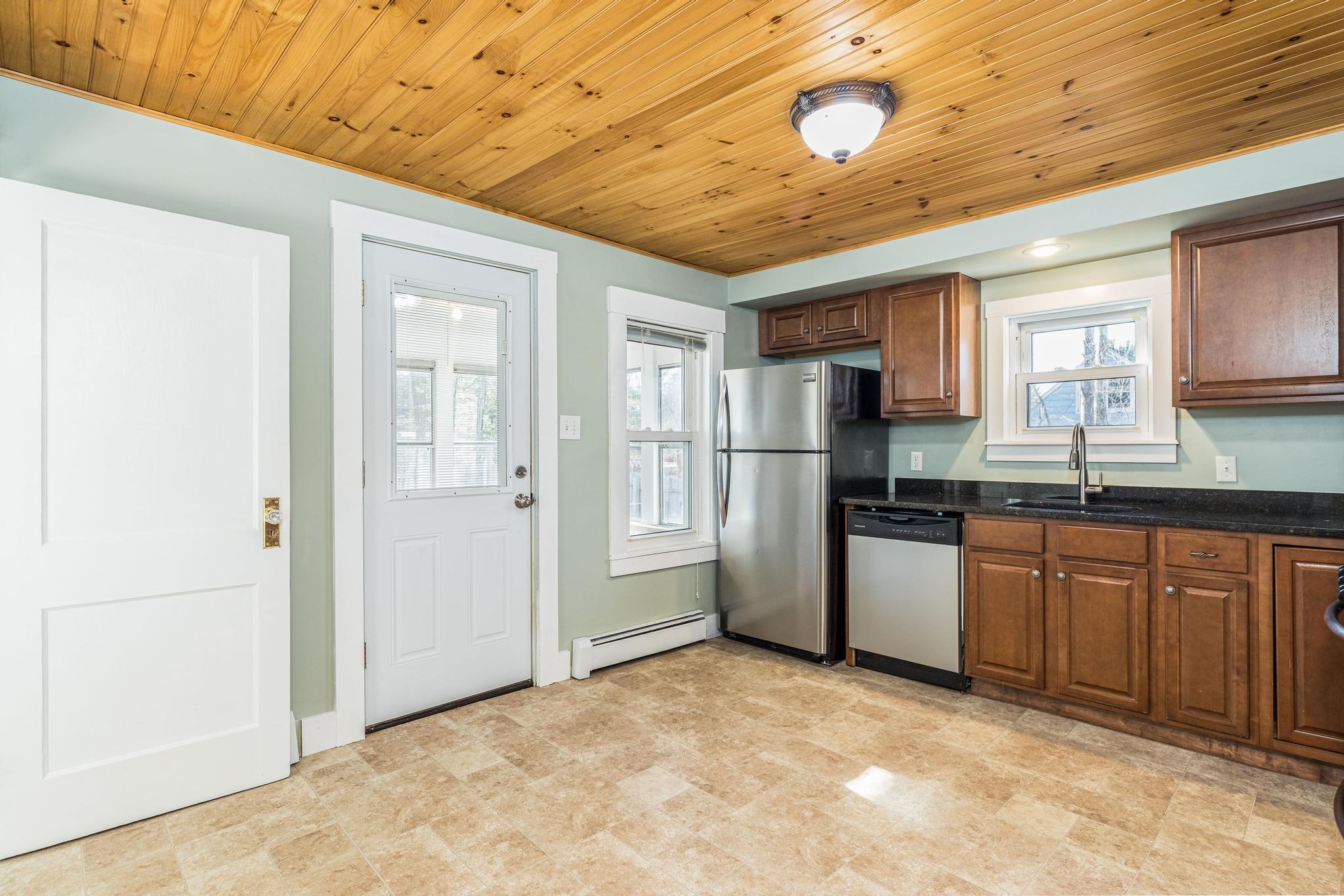 567 Portland Street Rochester, NH 03867 - Photo 8 of 34