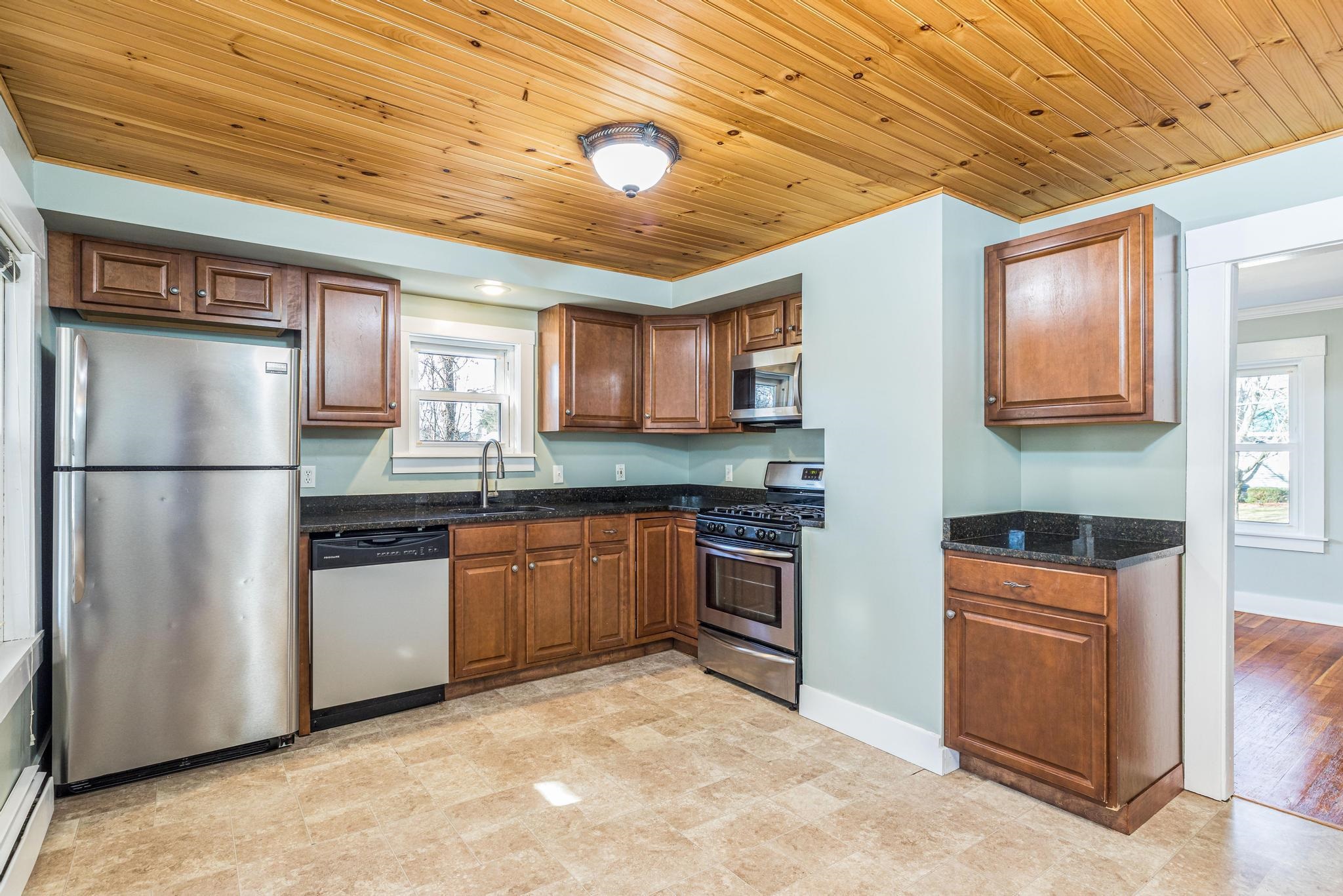 567 Portland Street Rochester, NH 03867 - Photo 9 of 34