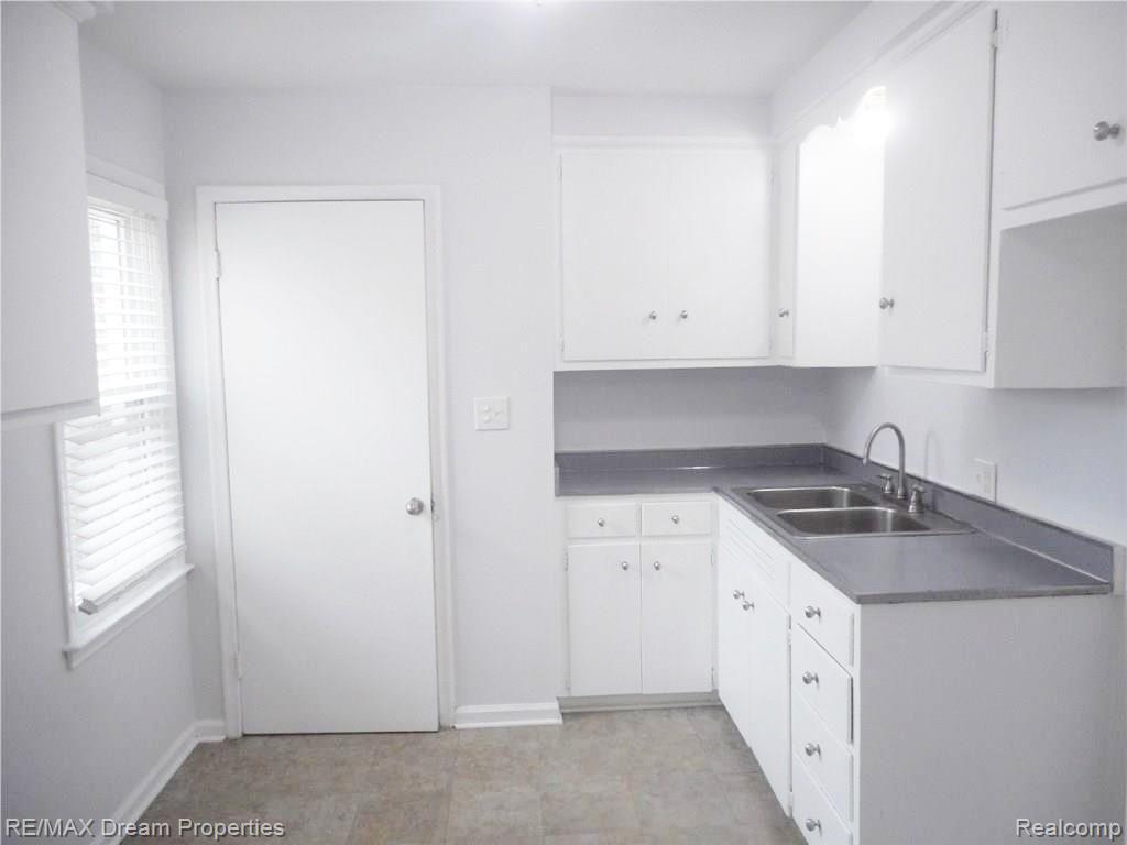 2958 Greenfield Road Berkley, MI 48072 - Photo 19 of 33 04.jpg