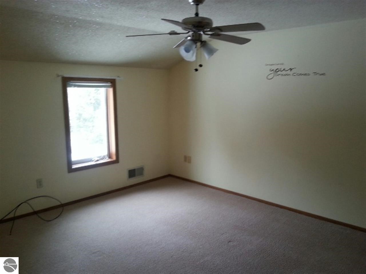 4548 South Rolland Road Blanchard, MI 49310 - Photo 14 of 18 1781166-13.JPG