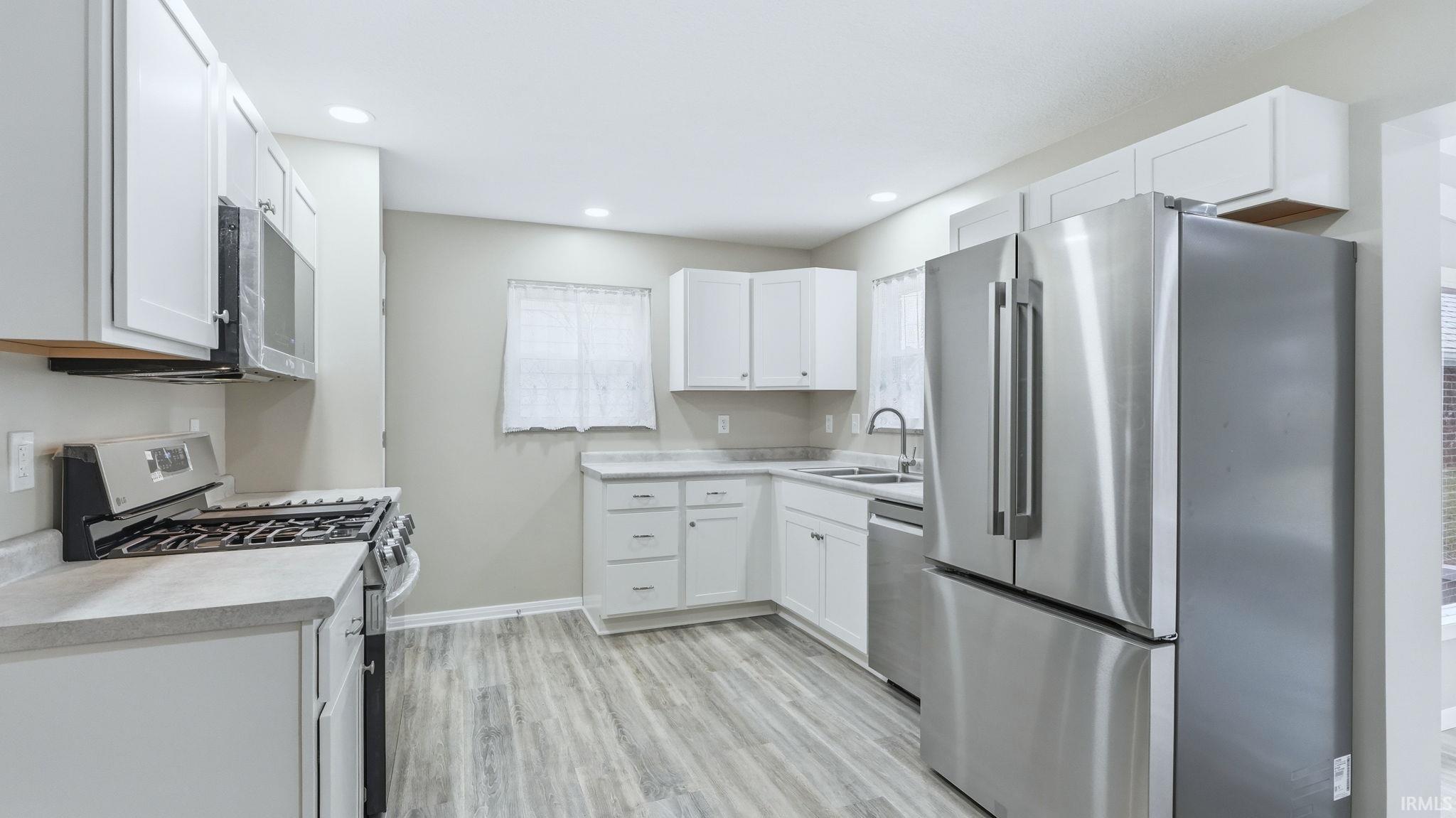 2222 Opechee Way Fort Wayne, IN 46809 - Photo 2 of 31