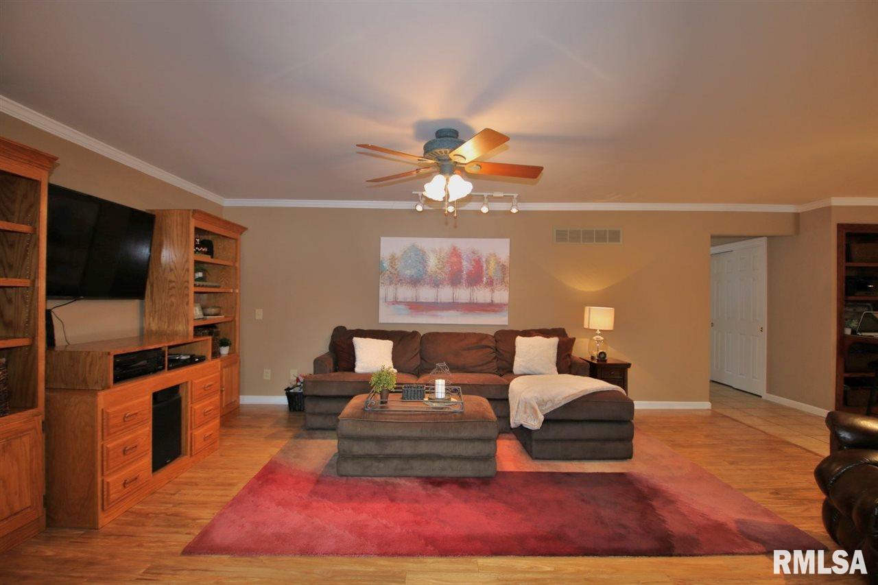 1810 Santa Fe Road Washington, IL 61571 - Photo 11 of 36 Gallery Image 11