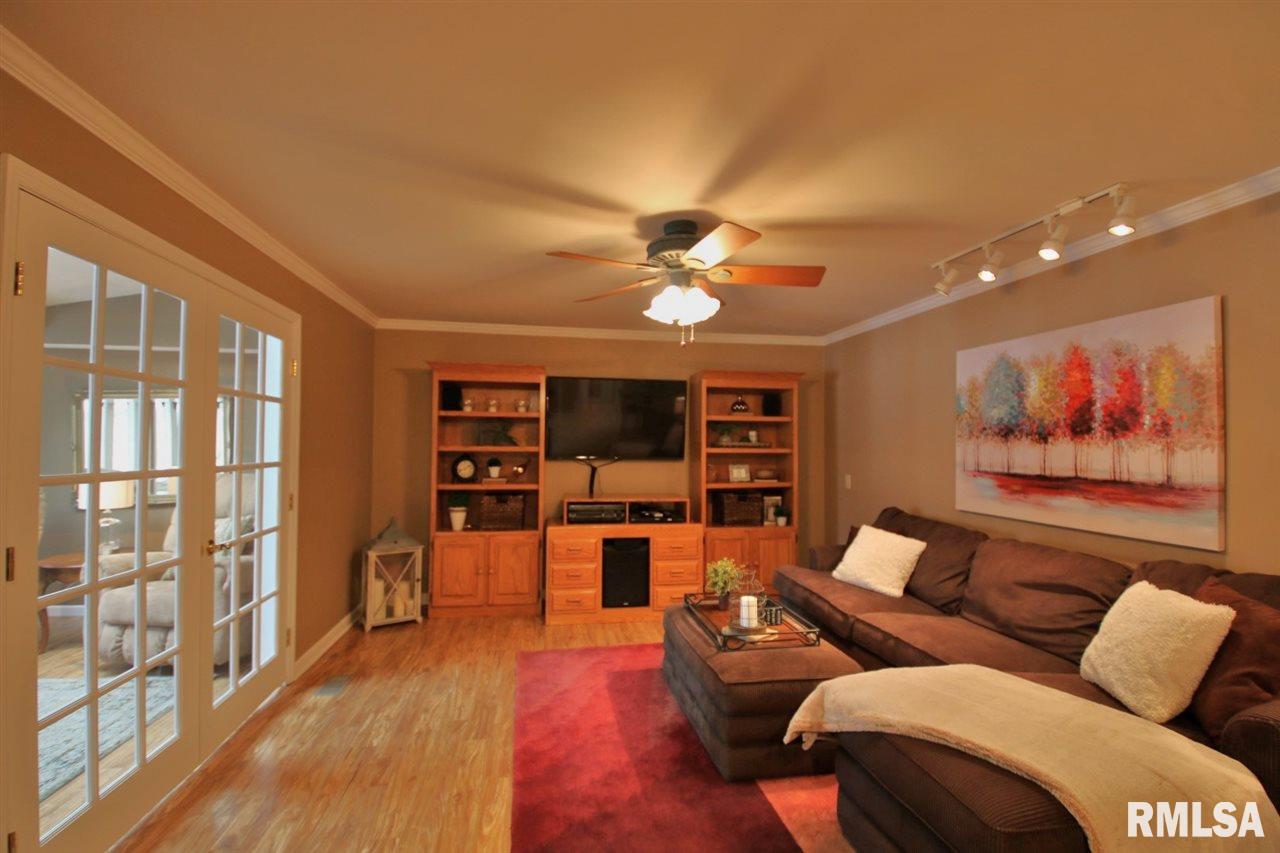 1810 Santa Fe Road Washington, IL 61571 - Photo 12 of 36 Gallery Image 12