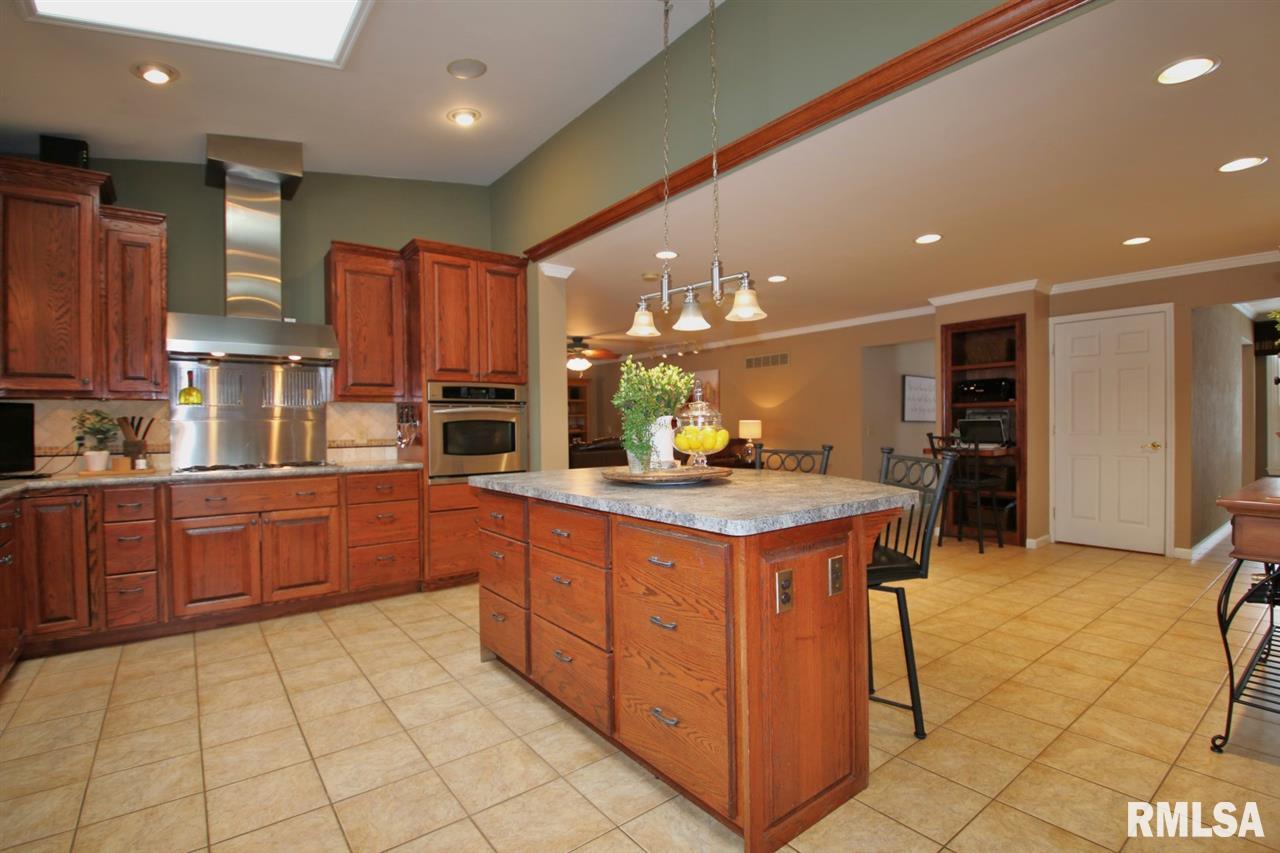 1810 Santa Fe Road Washington, IL 61571 - Photo 16 of 36 Gallery Image 16