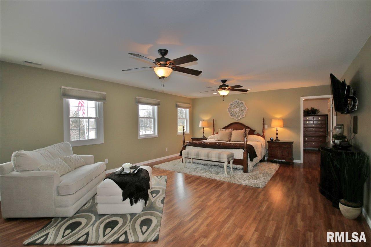 1810 Santa Fe Road Washington, IL 61571 - Photo 21 of 36 Gallery Image 21