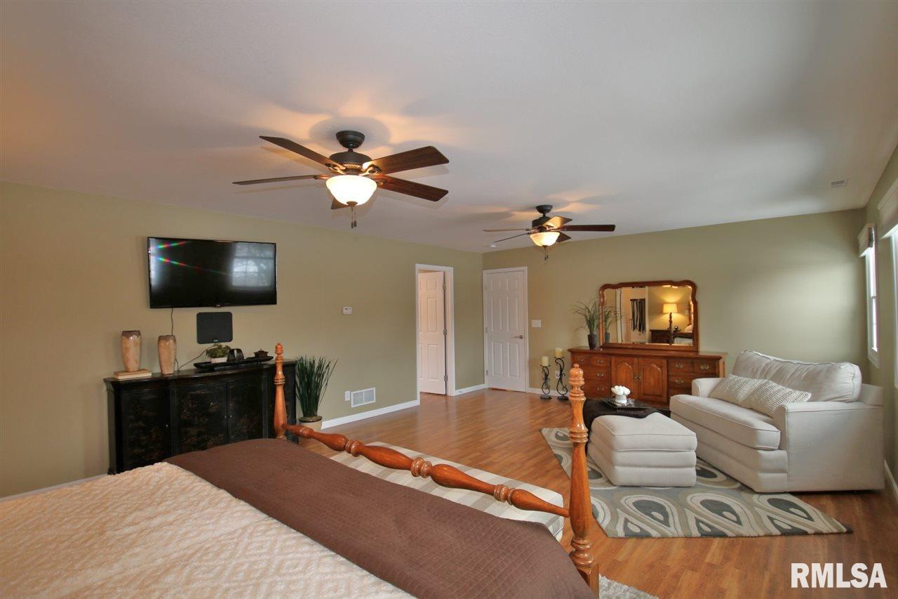 1810 Santa Fe Road Washington, IL 61571 - Photo 23 of 36 Gallery Image 23