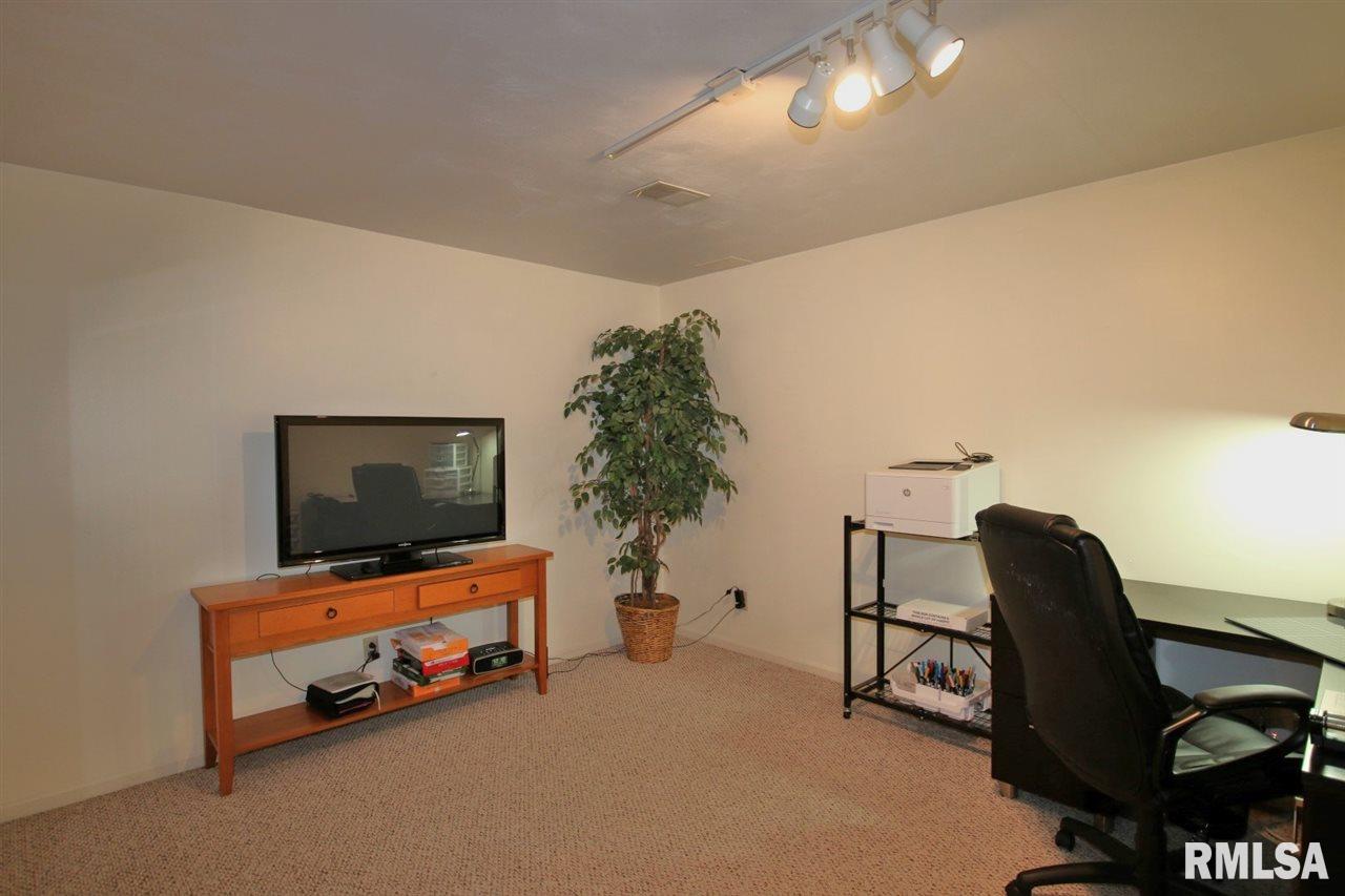1810 Santa Fe Road Washington, IL 61571 - Photo 31 of 36 Gallery Image 31
