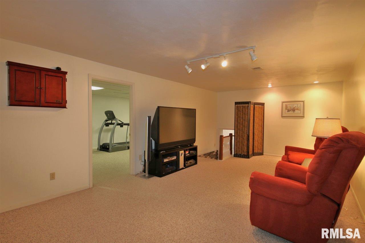 1810 Santa Fe Road Washington, IL 61571 - Photo 33 of 36 Gallery Image 33