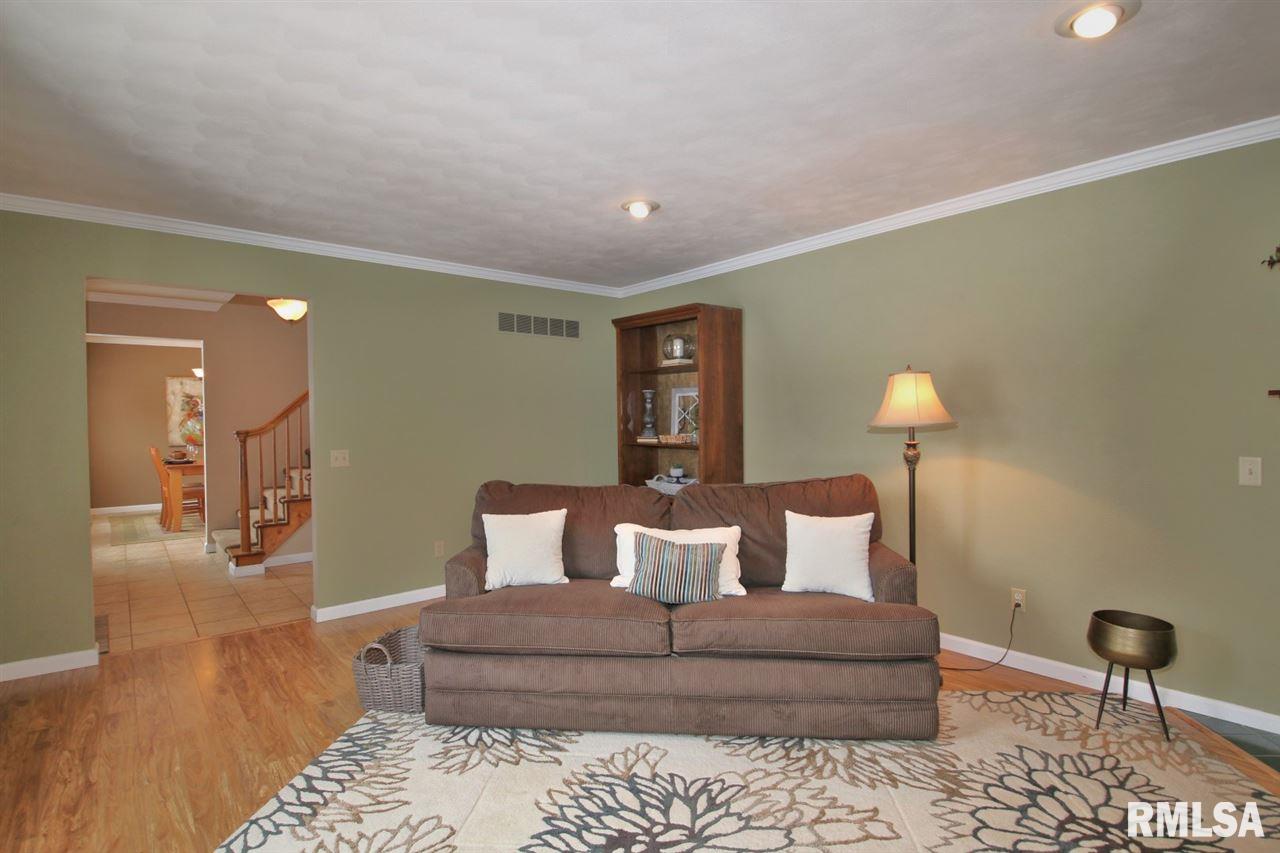 1810 Santa Fe Road Washington, IL 61571 - Photo 9 of 36 Gallery Image 9