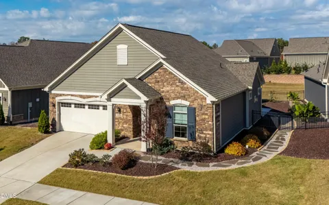 a picture of a wall and a white wall