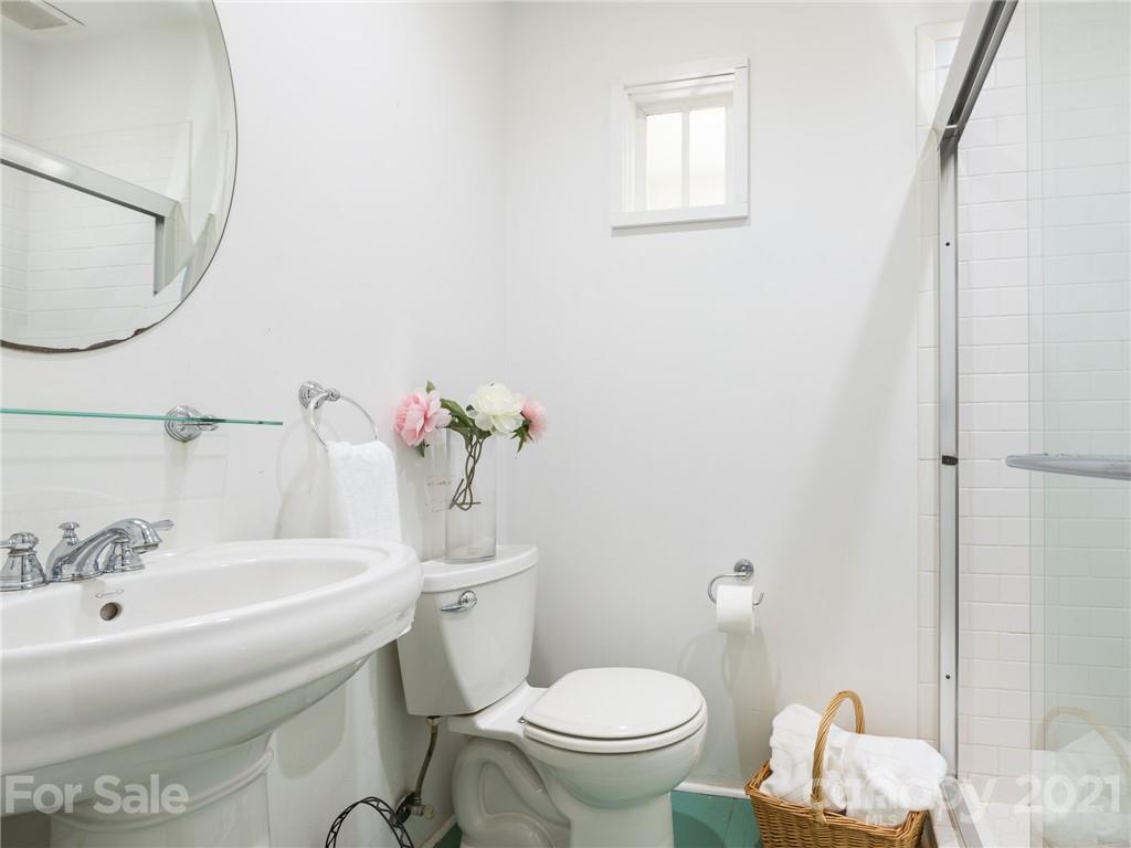 3514 Kelly Road Charlotte, NC 28216 - Photo 19 of 34 a bathroom with a sink toilet and a mirror