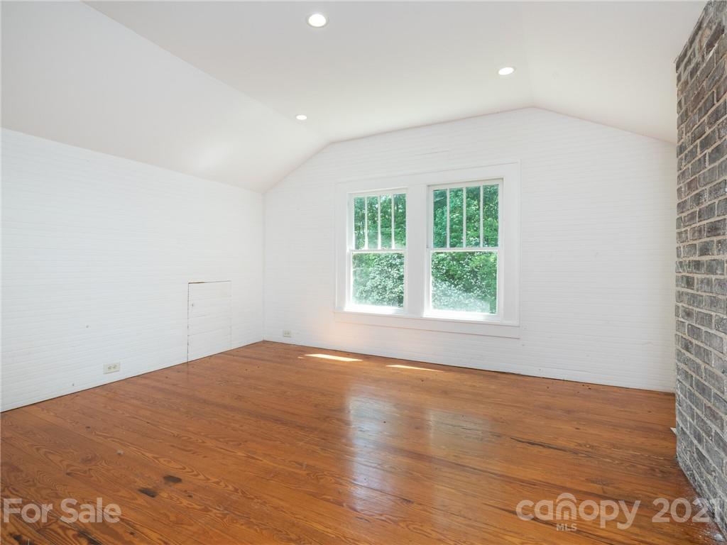 3514 Kelly Road Charlotte, NC 28216 - Photo 25 of 34 an empty room with wooden floor and windows