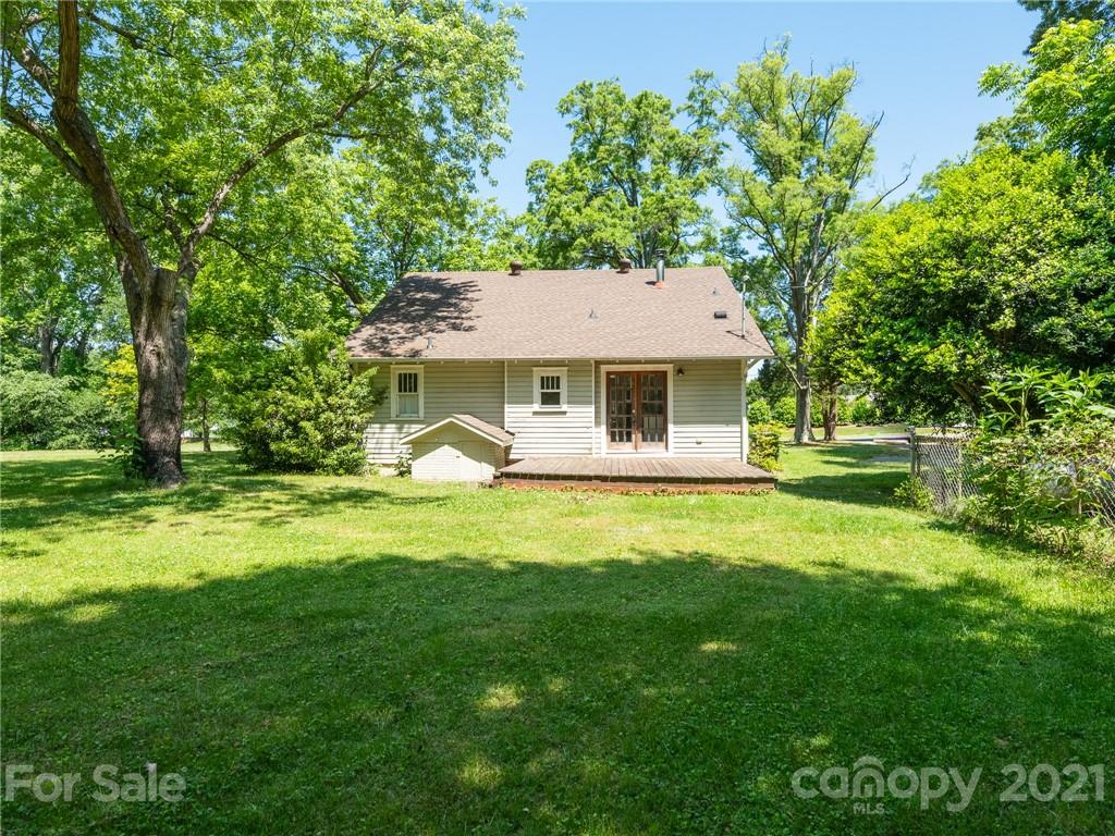 3514 Kelly Road Charlotte, NC 28216 - Photo 31 of 34 a front view of a house with a yard