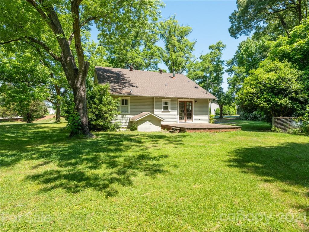 3514 Kelly Road Charlotte, NC 28216 - Photo 32 of 34 a front view of a house with a yard