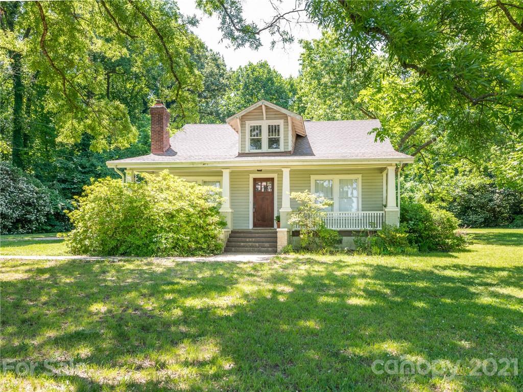 3514 Kelly Road Charlotte, NC 28216 - Photo 6 of 34 a front view of a house with a yard