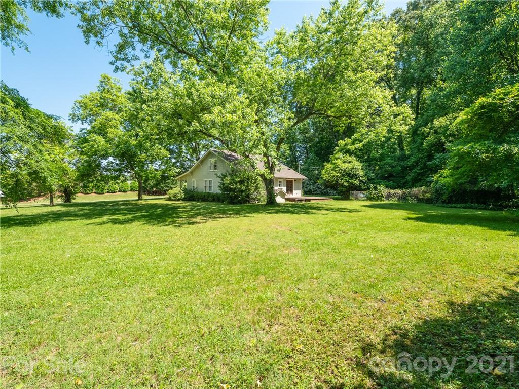 3514 Kelly Road Charlotte, NC 28216 - Photo 7 of 34 a view of outdoor space with deck and yard