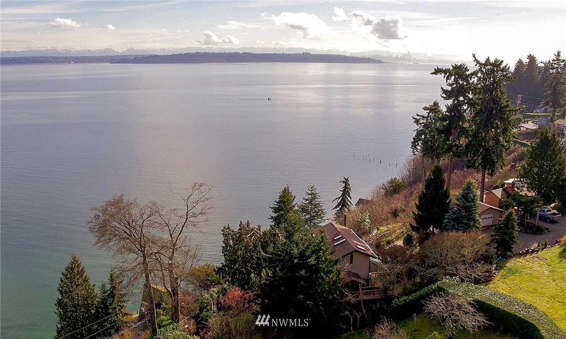 10658 Northeast Valley Road Bainbridge Island, WA 98110 - Photo 2 of 25 Gallery Image 2
