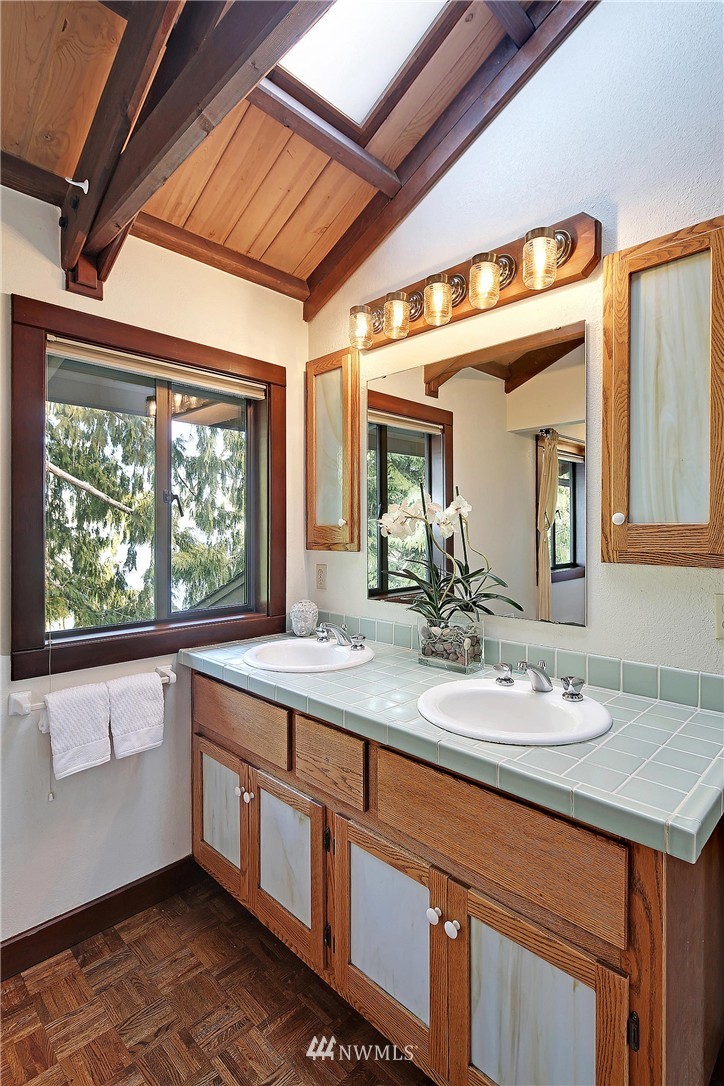 10658 Northeast Valley Road Bainbridge Island, WA 98110 - Photo 14 of 25 Gallery Image 14