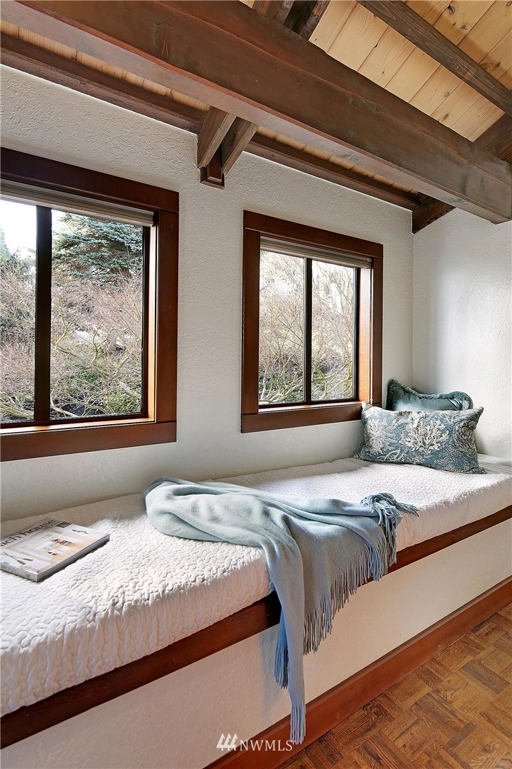 10658 Northeast Valley Road Bainbridge Island, WA 98110 - Photo 15 of 25 Gallery Image 15