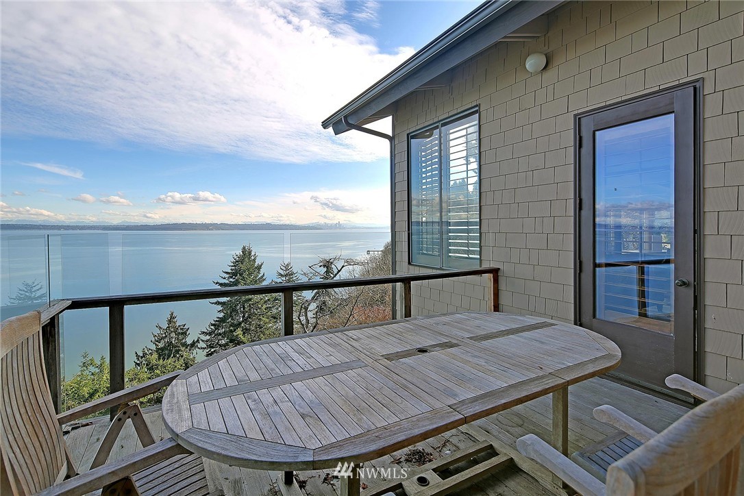 10658 Northeast Valley Road Bainbridge Island, WA 98110 - Photo 16 of 25 Gallery Image 16