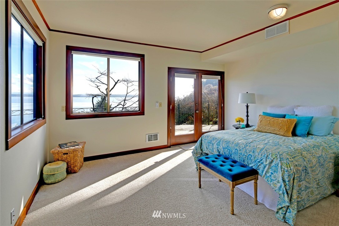 10658 Northeast Valley Road Bainbridge Island, WA 98110 - Photo 18 of 25 Gallery Image 18