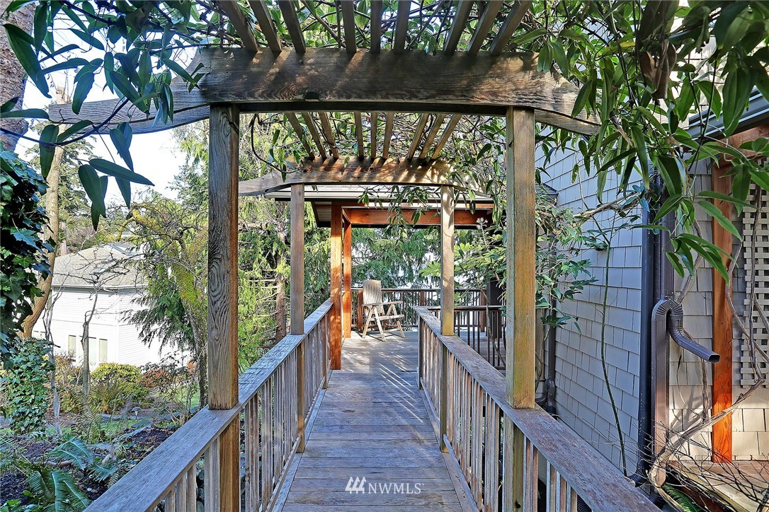 10658 Northeast Valley Road Bainbridge Island, WA 98110 - Photo 21 of 25 Gallery Image 21