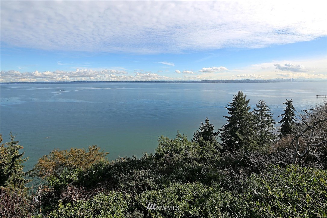 10658 Northeast Valley Road Bainbridge Island, WA 98110 - Photo 4 of 25 Gallery Image 4