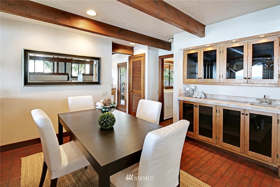 10658 Northeast Valley Road Bainbridge Island, WA 98110 - Photo 8 of 25 Gallery Image 8
