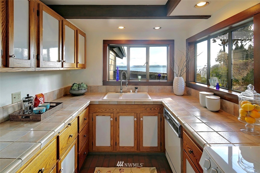 10658 Northeast Valley Road Bainbridge Island, WA 98110 - Photo 9 of 25 Gallery Image 9