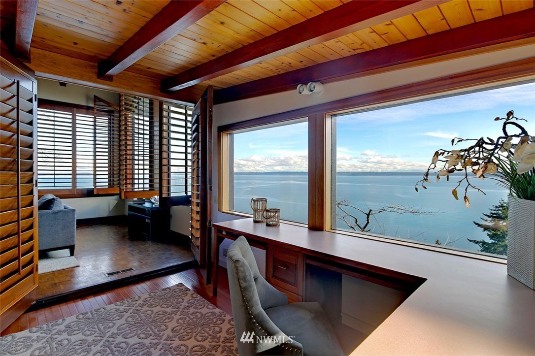 10658 Northeast Valley Road Bainbridge Island, WA 98110 - Photo 10 of 25 Gallery Image 10