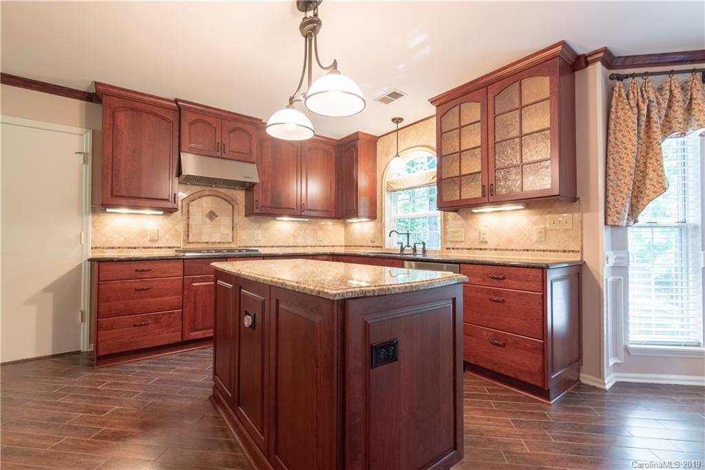 8225 Hunley Ridge Road, Unit 49 Matthews, NC 28104 - Photo 8 of 44 Gallery Image 8