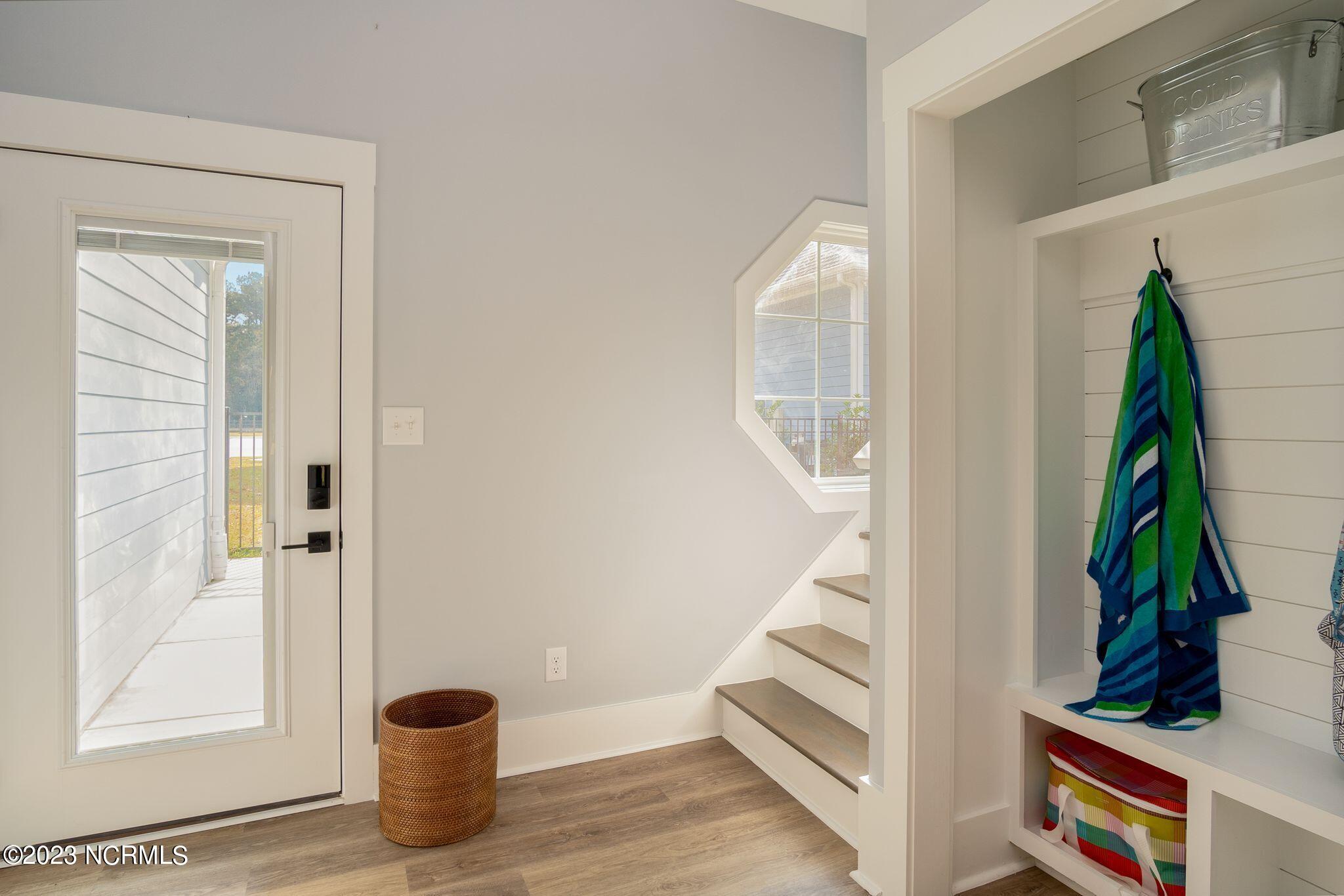 17 Gables Road New Bern, NC 28562 - Photo 59 of 129 Stairway