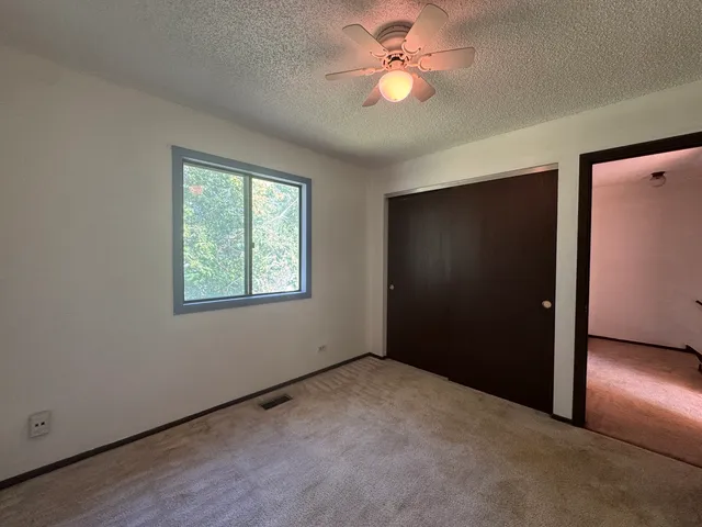 $250,000 | 3094 Timber Hill Lane, Aurora, IL 60504