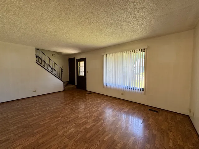 $250,000 | 3094 Timber Hill Lane, Aurora, IL 60504