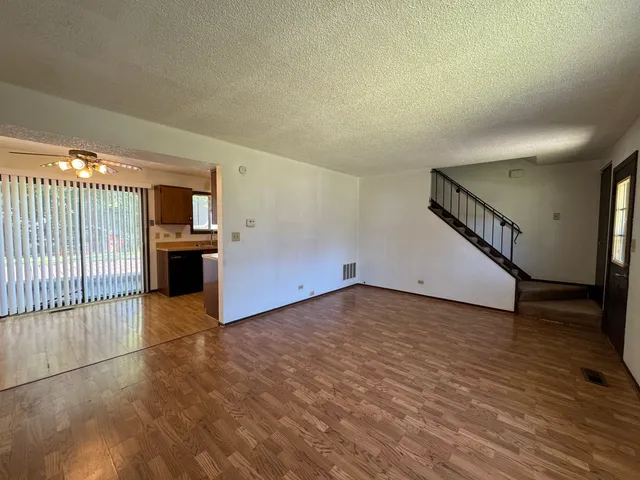 $250,000 | 3094 Timber Hill Lane, Aurora, IL 60504