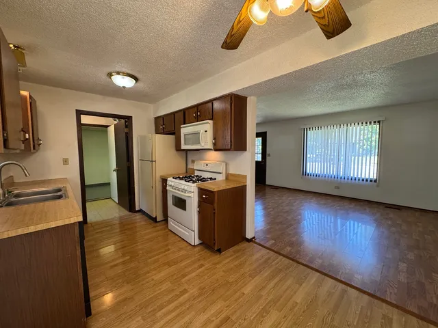 $250,000 | 3094 Timber Hill Lane, Aurora, IL 60504