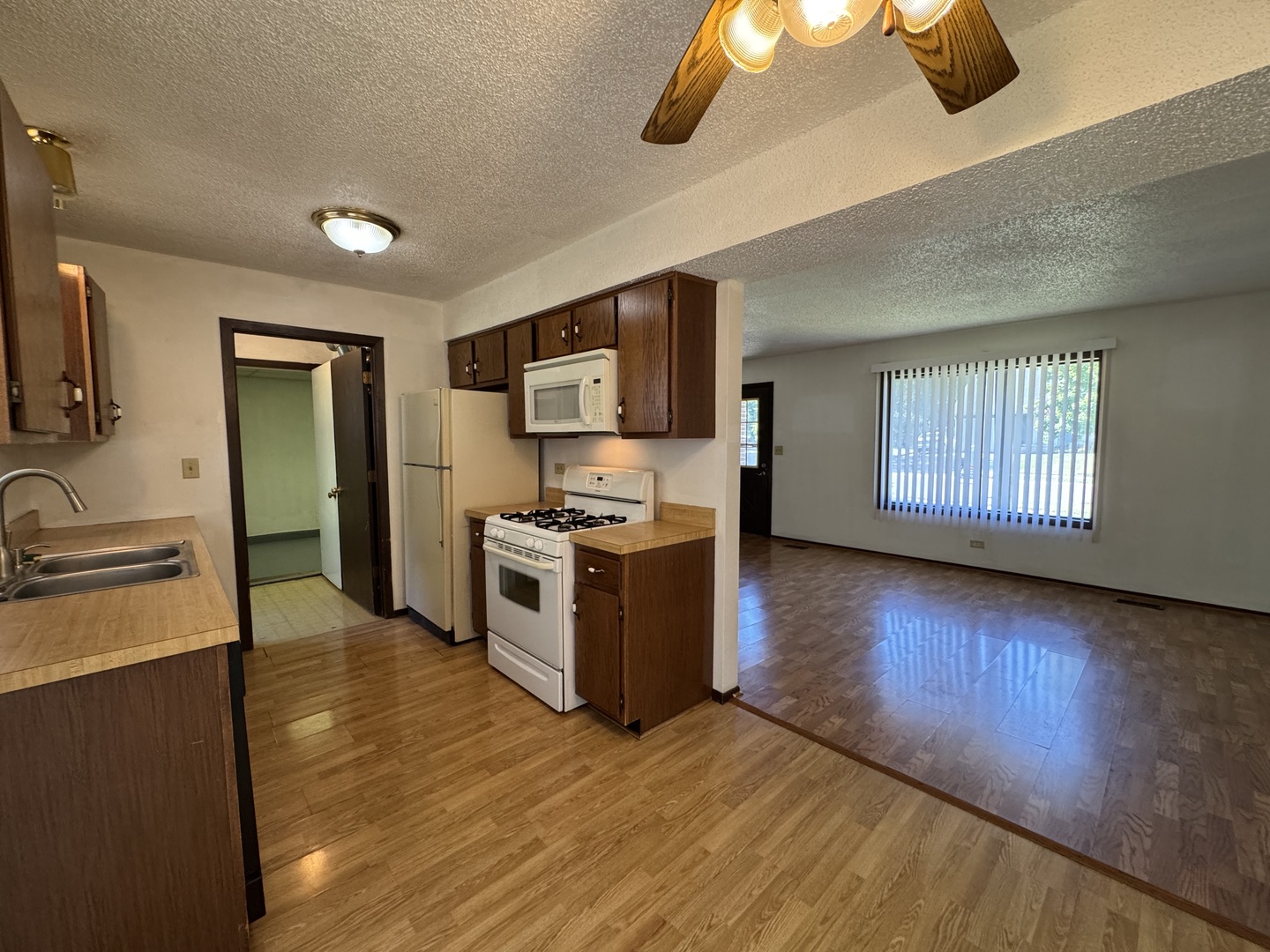 3094 Timber Hill Lane Aurora, IL 60504 - Photo 7 of 19