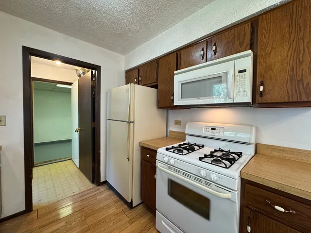 $250,000 | 3094 Timber Hill Lane, Aurora, IL 60504