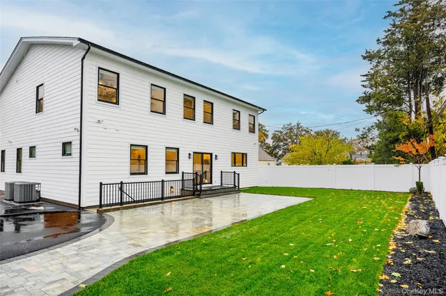 $1,788,000 | 29 Hyacinth Road, Levittown, NY 11756