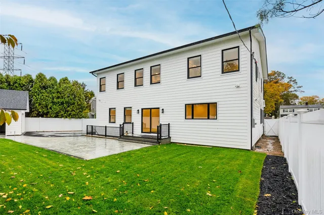 $1,788,000 | 29 Hyacinth Road, Levittown, NY 11756