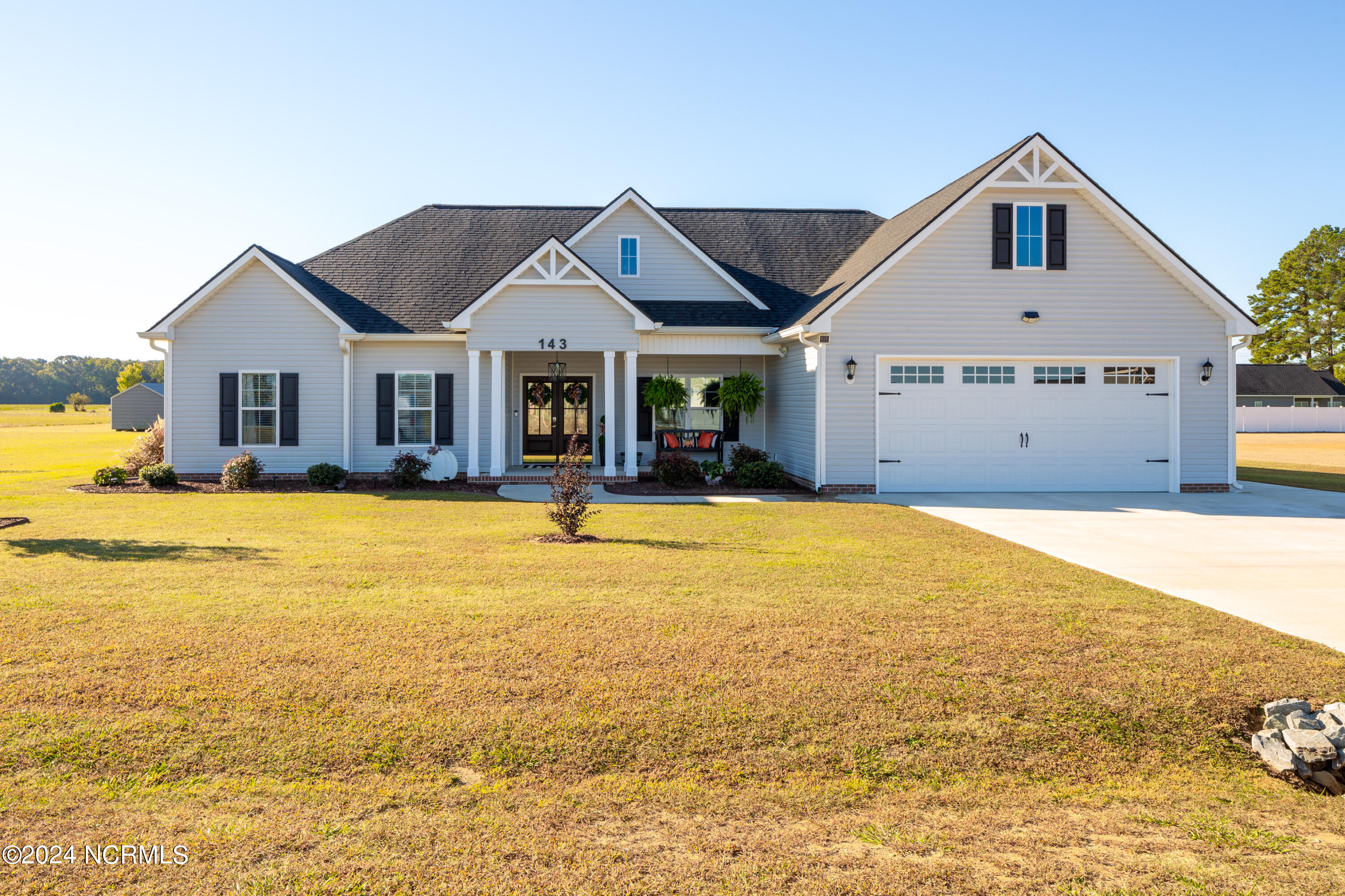 143 Country Cove Lane, Clinton, NC 28328 Compass