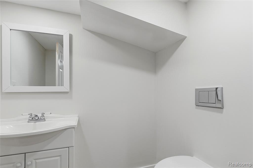 28264 Bayberry Road Farmington, MI 48331 - Photo 32 of 46