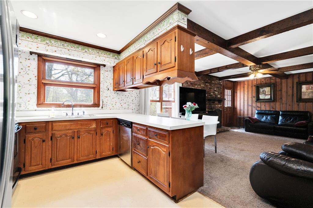 210 Field Club Road Pittsburgh, PA 15238 - Photo 5 of 25 Gallery Image 5
