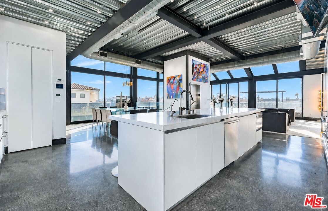 5115 Vía Donte Marina del Rey, CA 90292 - Photo 14 of 39